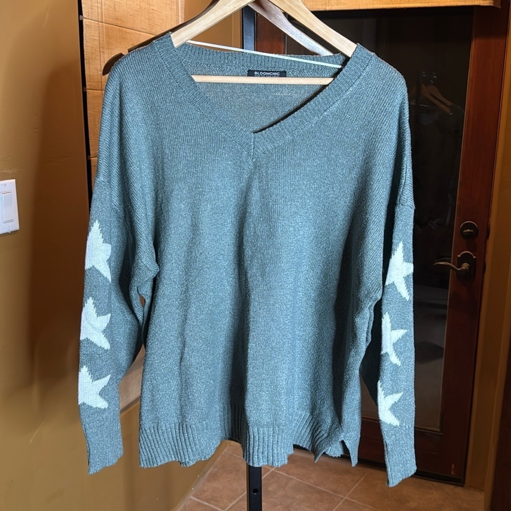 BloomChic Olive Green V Neck Star Sleeve Sweater Size 2X 18/20